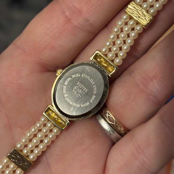 Jaclyn Smith Quartz Gold Tone Pearl Watch - Picture 4 of 7